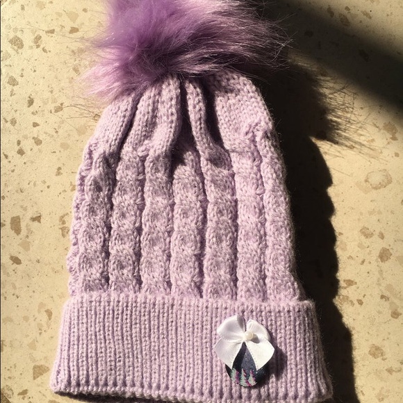 Pom Pom baby hats - Picture 3 of 3